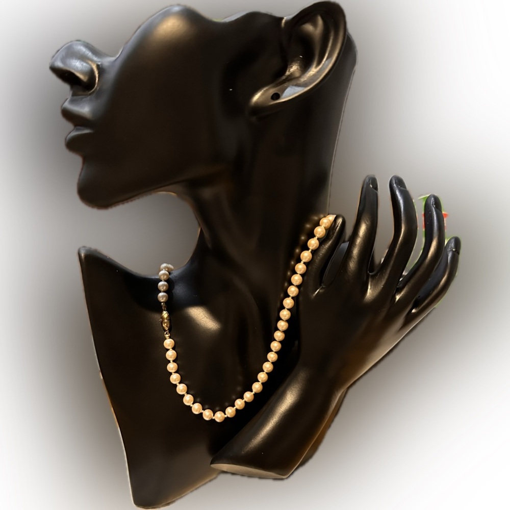 Monet pearl necklace